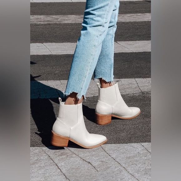 Chinese Laundry Shoes - Chinese Laundry | Damaged White Booties Size 9 / 40 EU